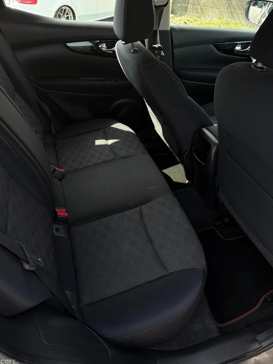 Nissan Qashqai Hatchback, Diesel, 2014, Brown