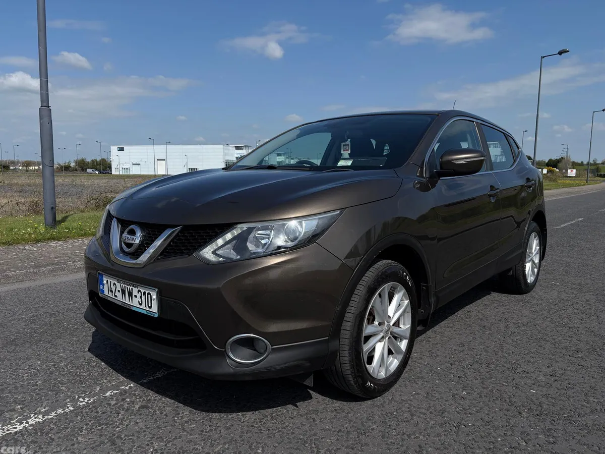 Nissan Qashqai Hatchback, Diesel, 2014, Brown