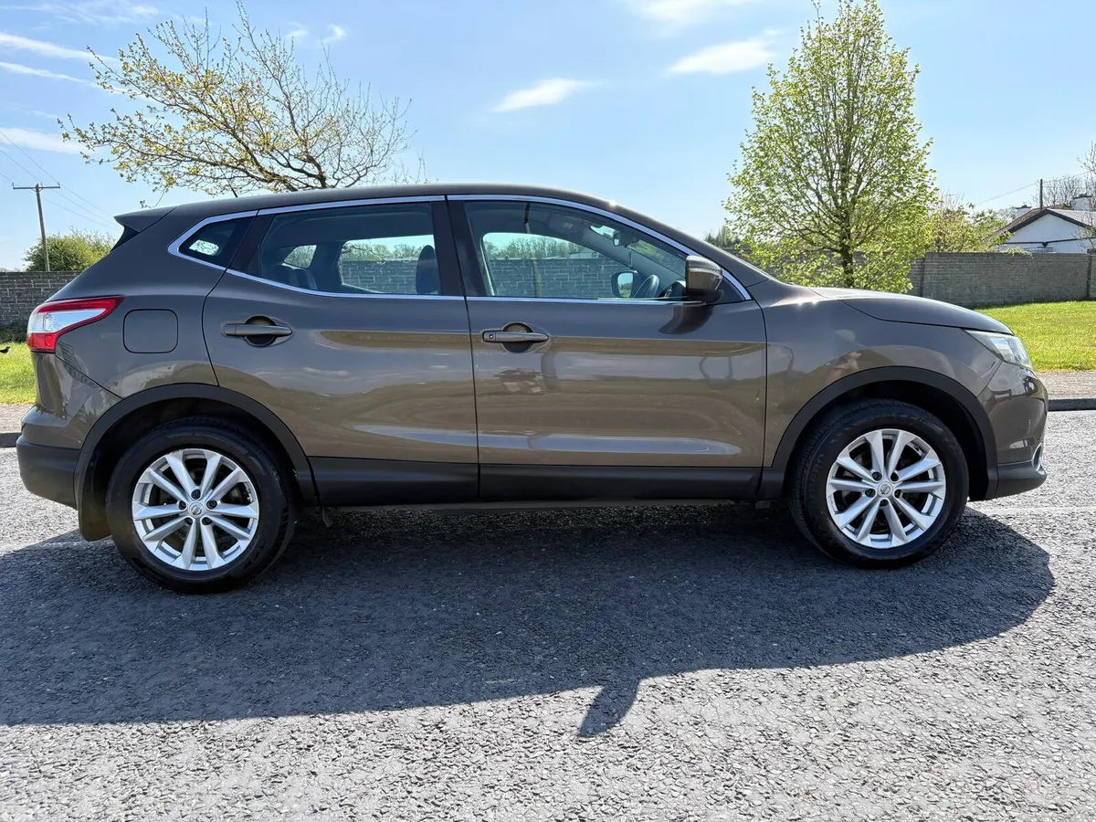 Nissan Qashqai Hatchback, Diesel, 2014, Brown