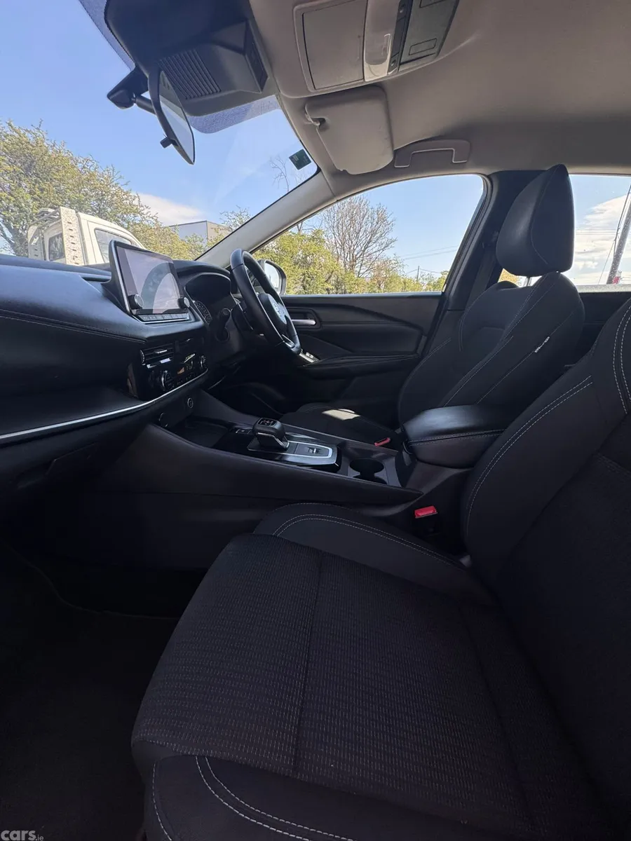 Nissan Qashqai MPV, Petrol, 2022, Black