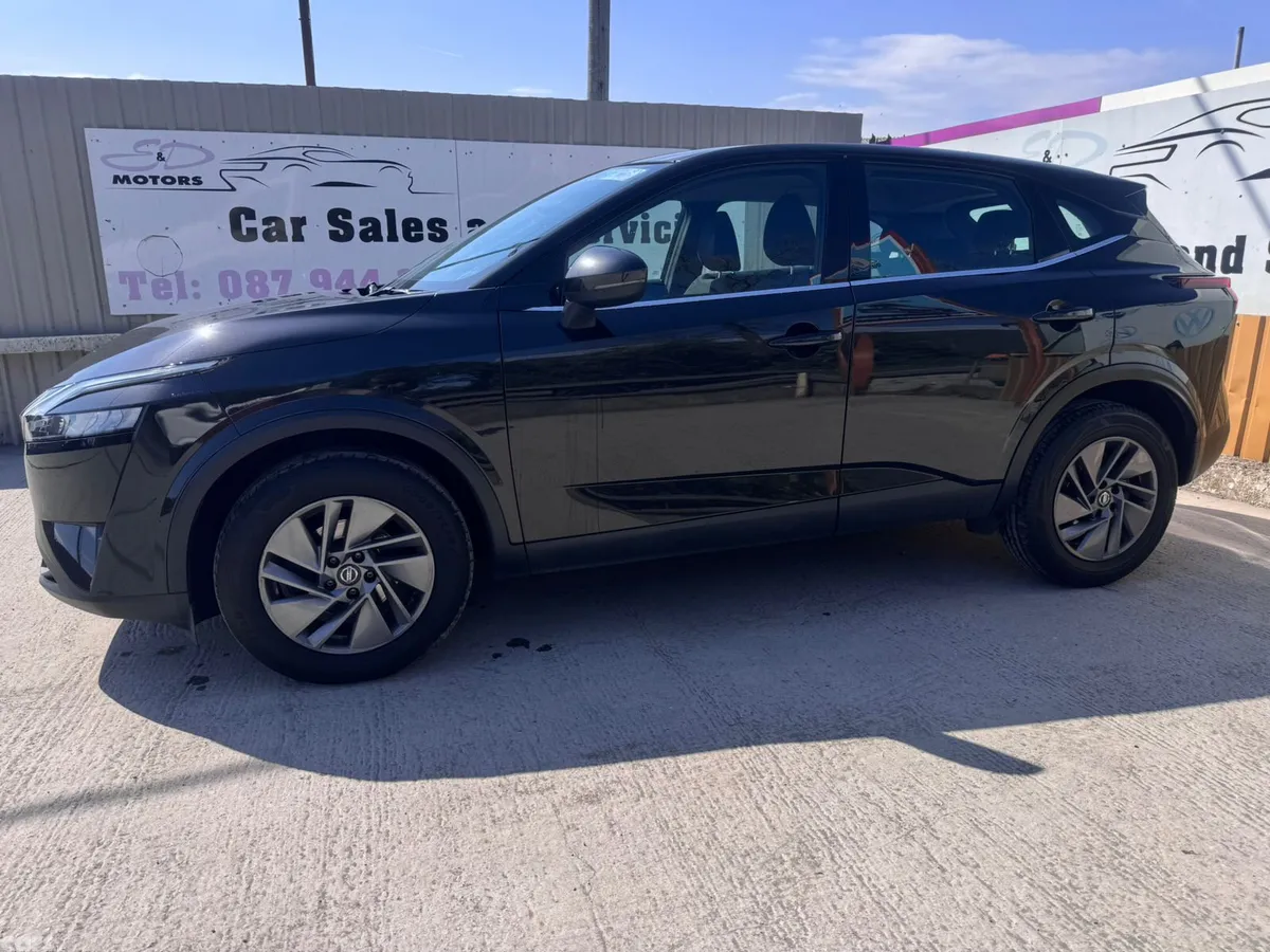 Nissan Qashqai MPV, Petrol, 2022, Black