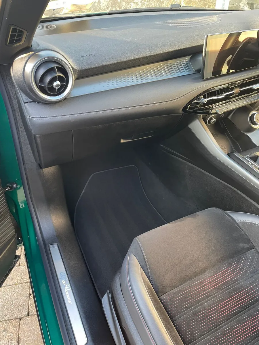 Alfa Romeo Tonale MPV, Petrol Plug-in Hybrid, 2023, Green