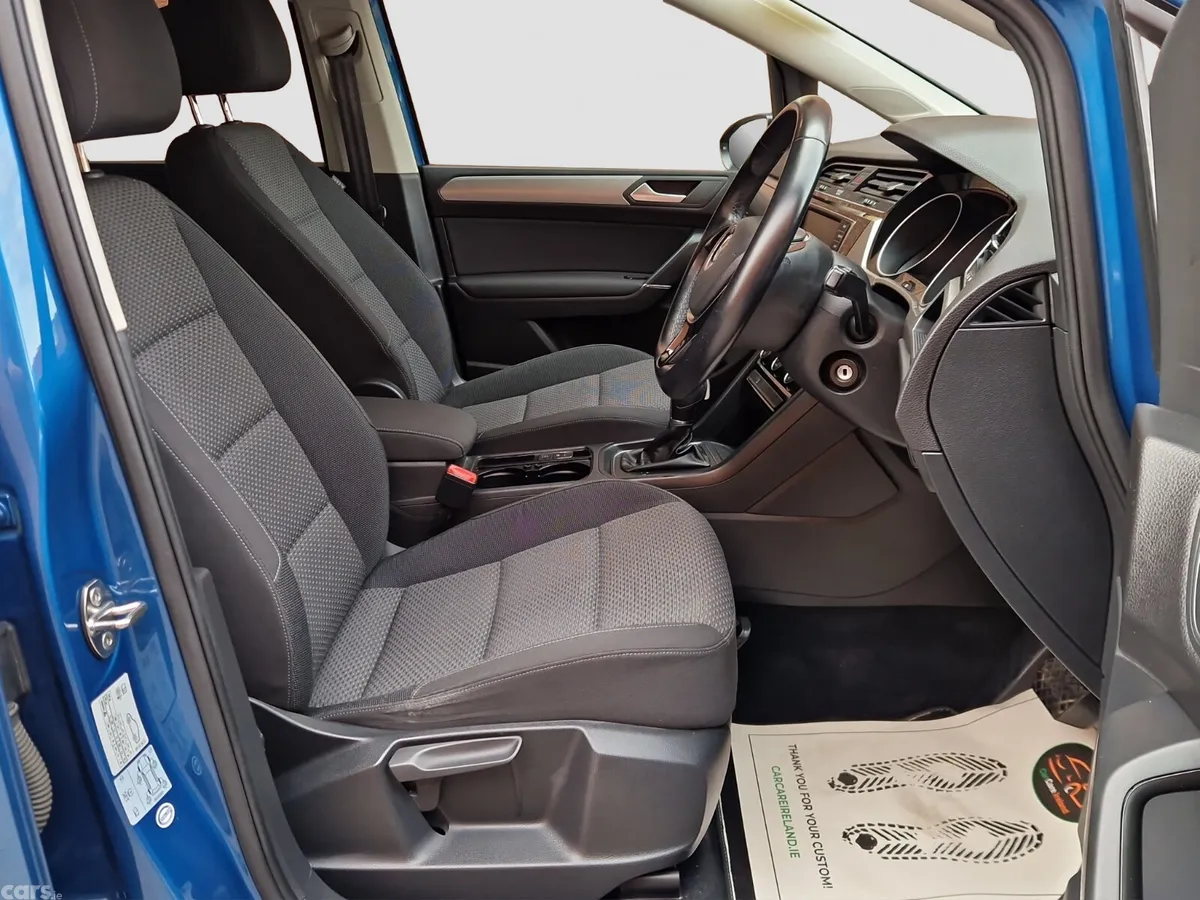 Volkswagen Touran MPV, Petrol, 2017, Blue