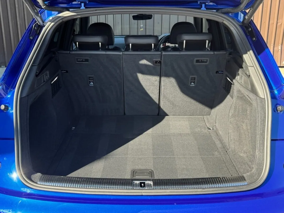 Audi Q5 SUV, Diesel Hybrid, 2023, Blue