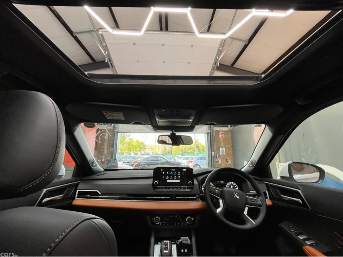 Mitsubishi Outlander SUV, Petrol Plug-in Hybrid, 2024, White