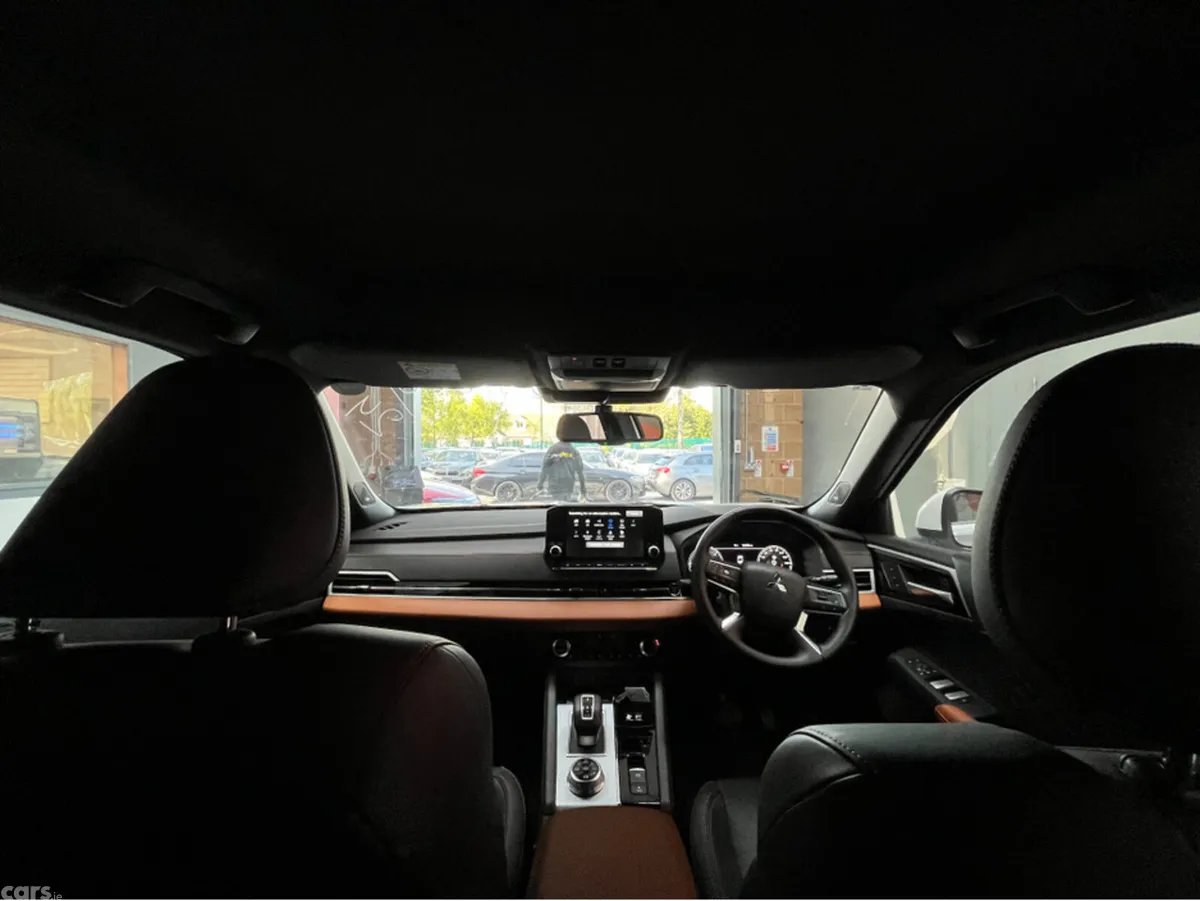 Mitsubishi Outlander SUV, Petrol Plug-in Hybrid, 2024, White