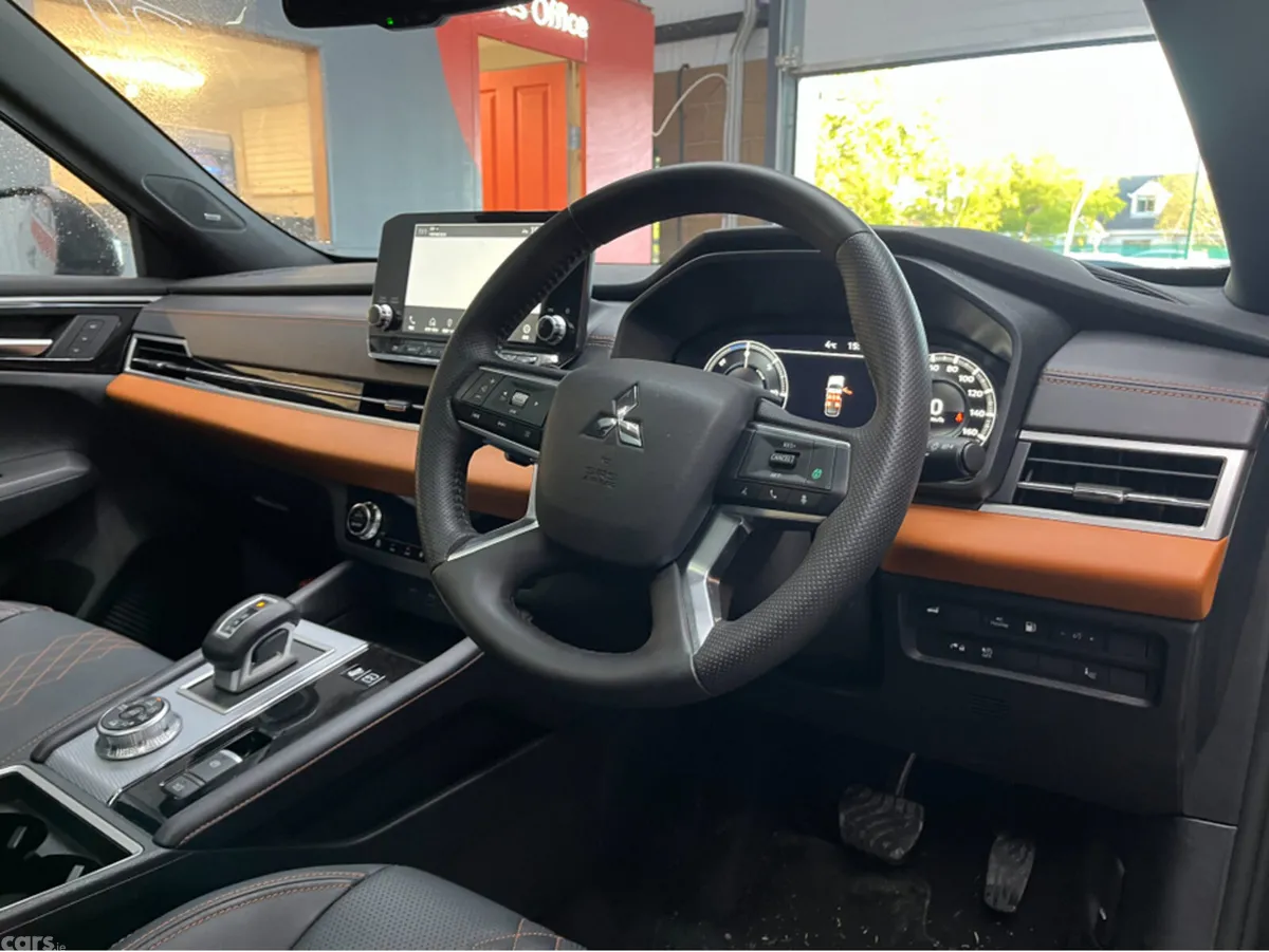 Mitsubishi Outlander SUV, Petrol Plug-in Hybrid, 2024, Black