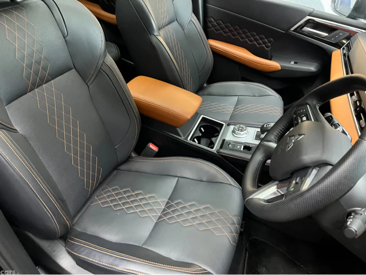 Mitsubishi Outlander SUV, Petrol Plug-in Hybrid, 2024, Black
