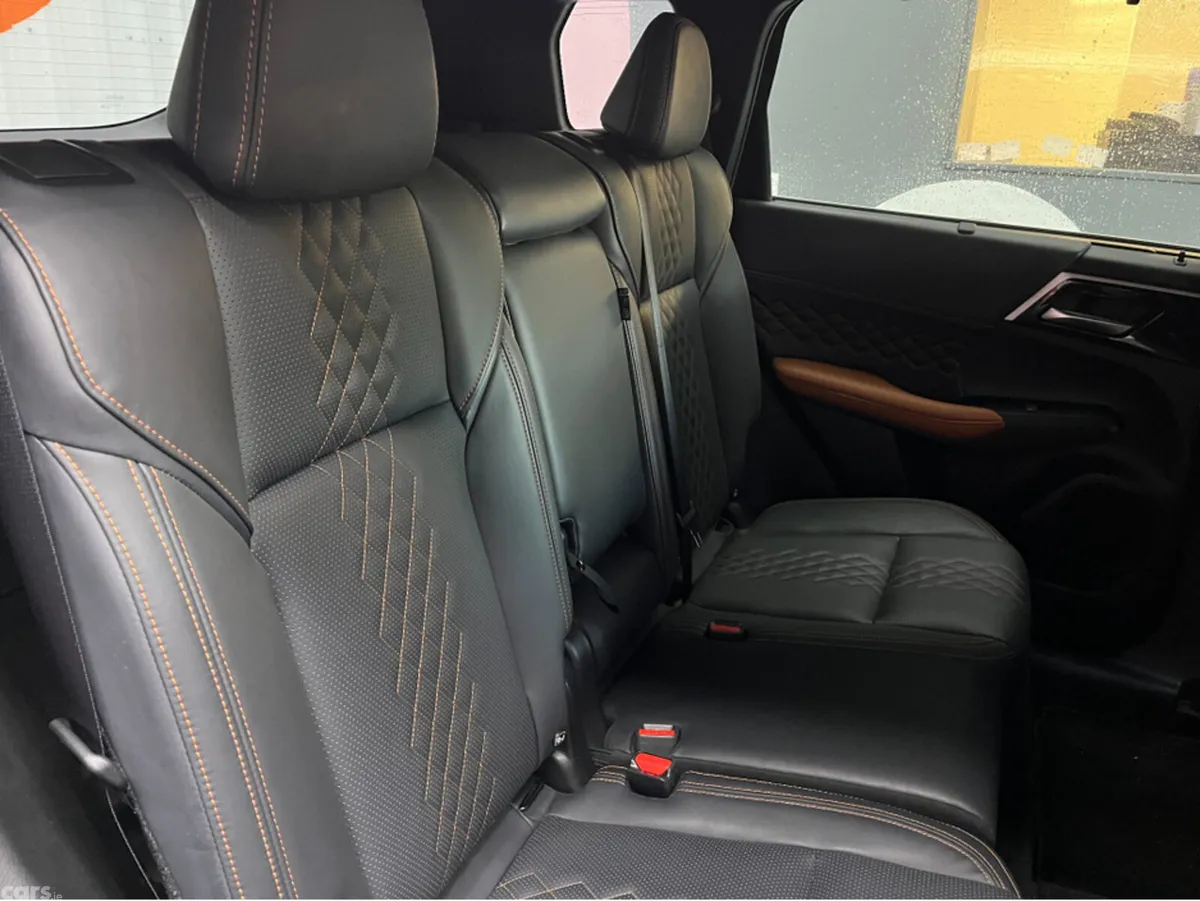 Mitsubishi Outlander SUV, Petrol Plug-in Hybrid, 2024, Black