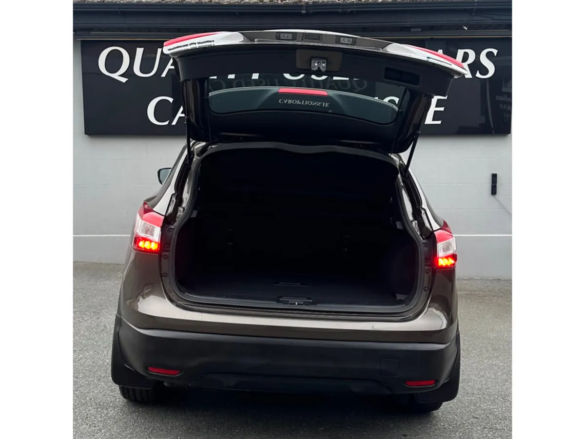Nissan Qashqai MPV, Diesel, 2014, Brown
