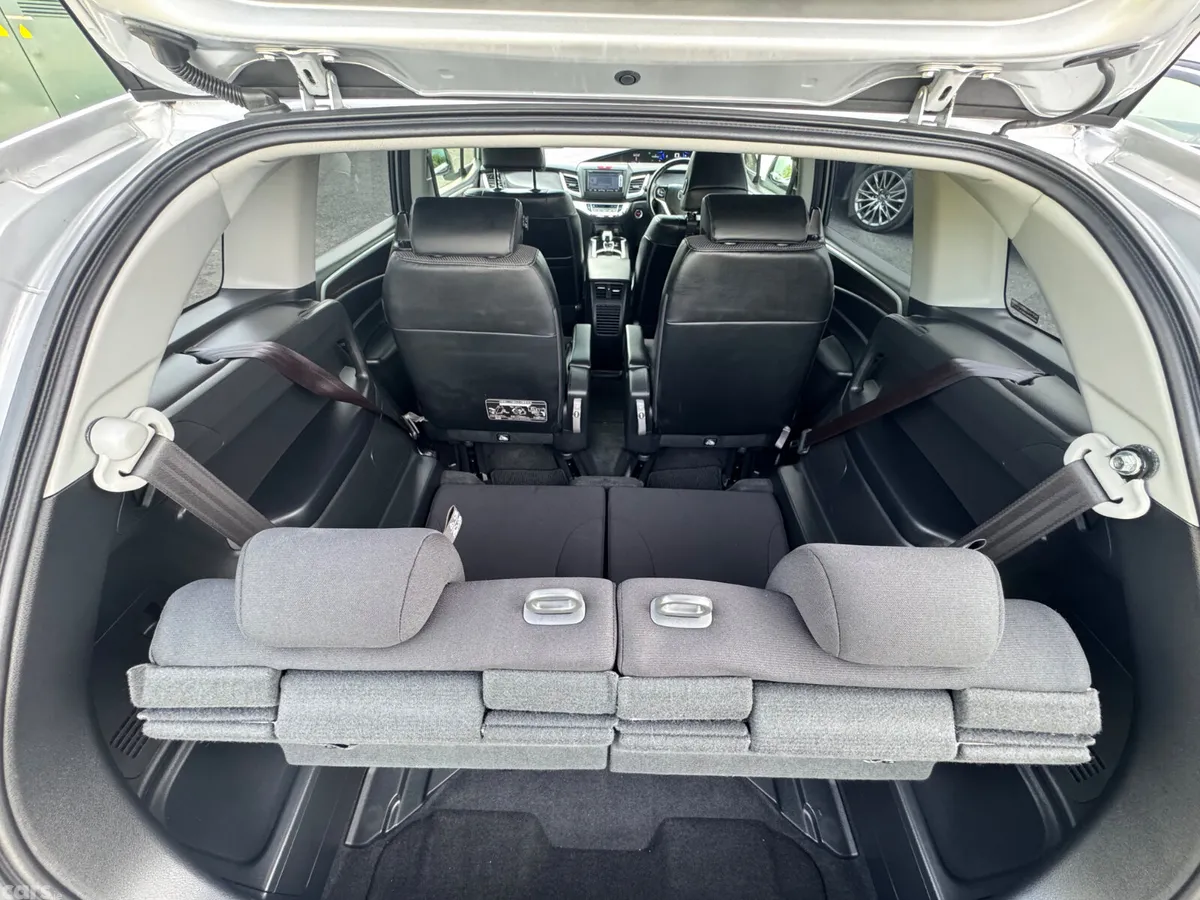 Honda Jade MPV, Petrol Hybrid, 2015, Silver