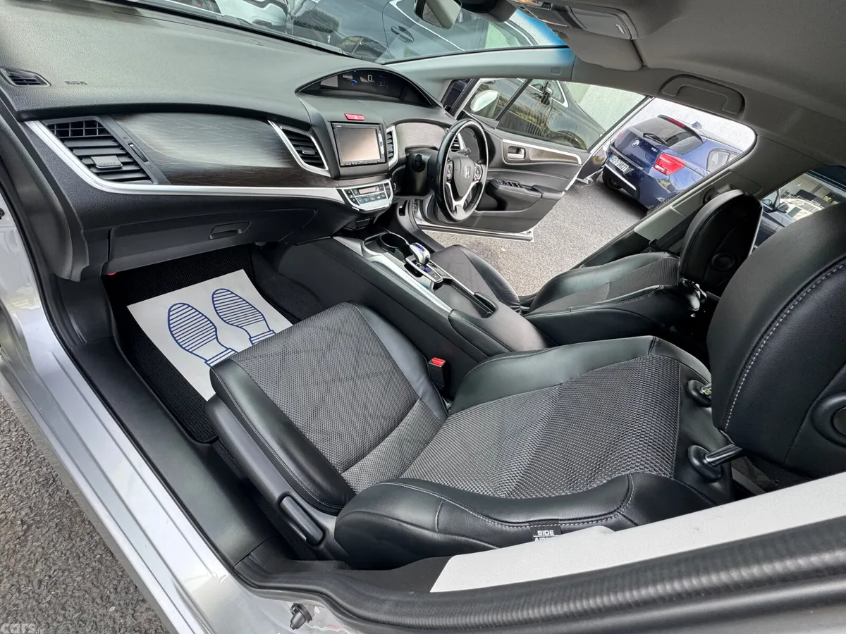Honda Jade MPV, Petrol Hybrid, 2015, Silver