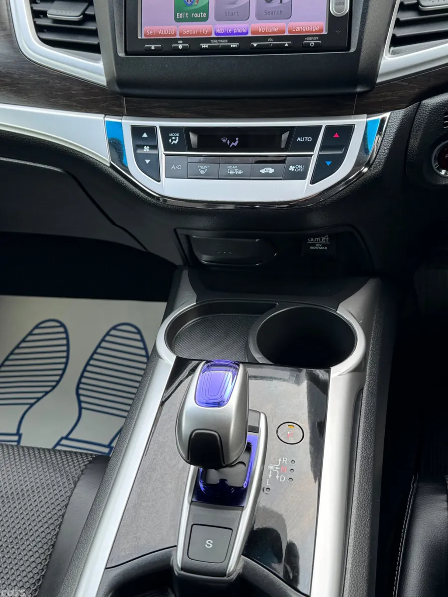 Honda Jade MPV, Petrol Hybrid, 2015, Silver