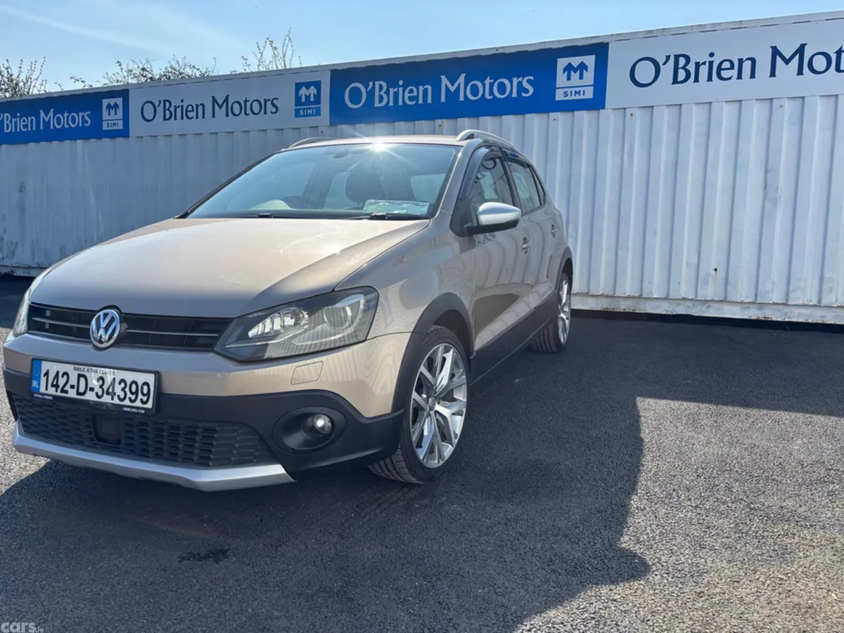 Volkswagen Polo MPV, Petrol, 2014, Gold