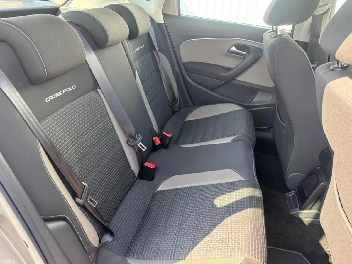 Volkswagen Polo MPV, Petrol, 2014, Gold