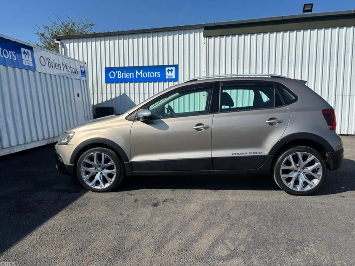 Volkswagen Polo MPV, Petrol, 2014, Gold