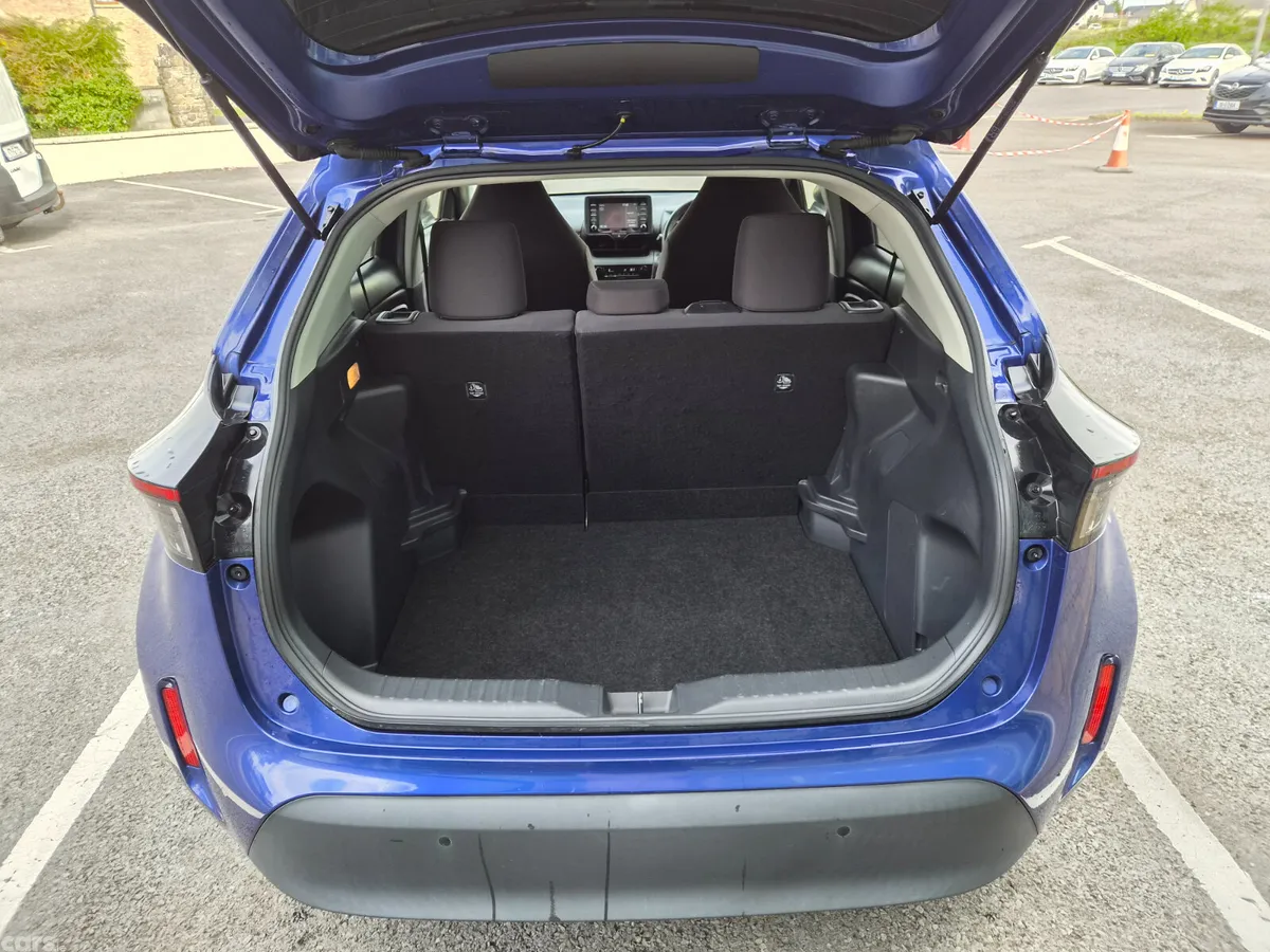 Toyota Yaris Cross SUV, Petrol Hybrid, 2022, Blue