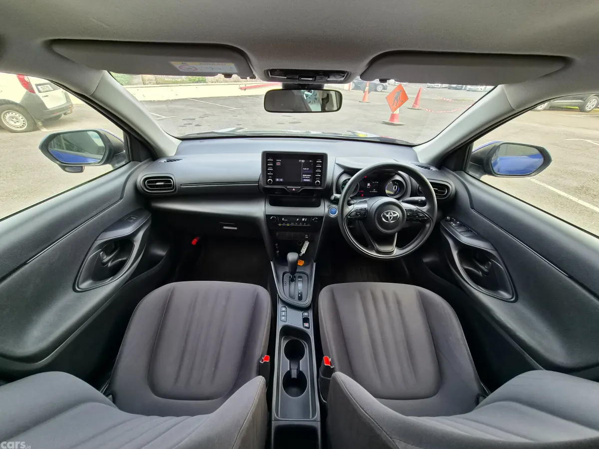 Toyota Yaris Cross SUV, Petrol Hybrid, 2022, Blue