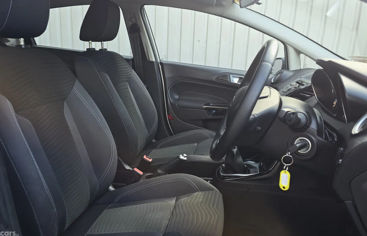 Ford Fiesta Hatchback, Petrol, 2016, Silver