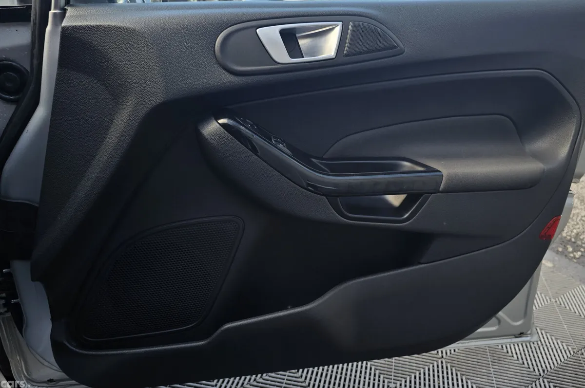 Ford Fiesta Hatchback, Petrol, 2016, Silver