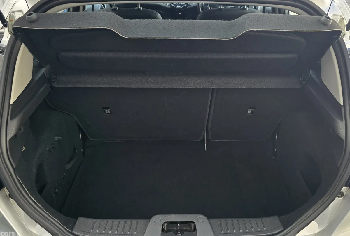 Ford Fiesta Hatchback, Petrol, 2016, Silver