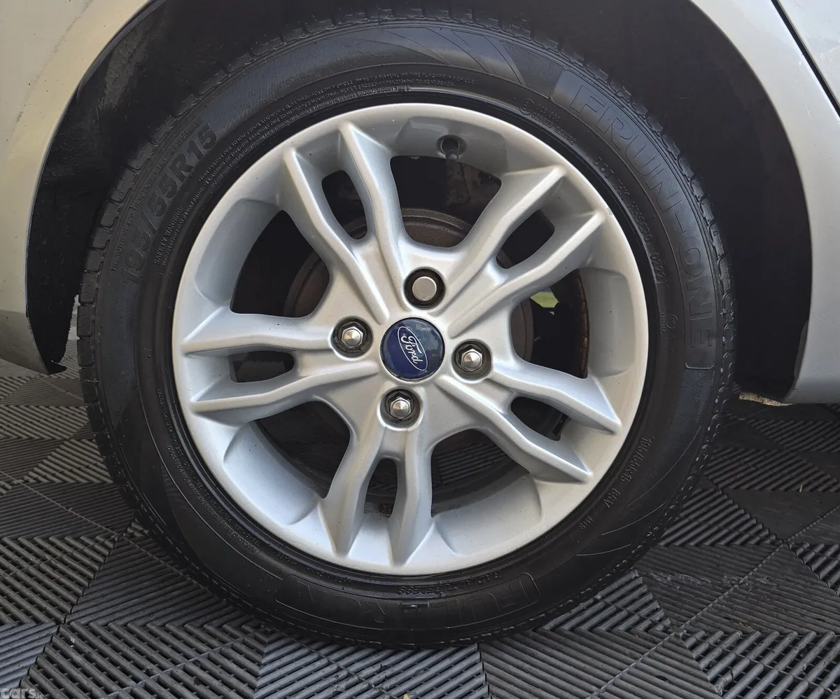 Ford Fiesta Hatchback, Petrol, 2016, Silver