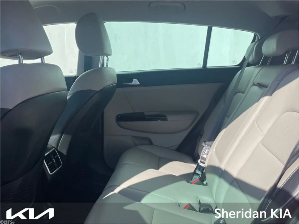 Kia Sportage SUV, Diesel Hybrid, 2021, Red