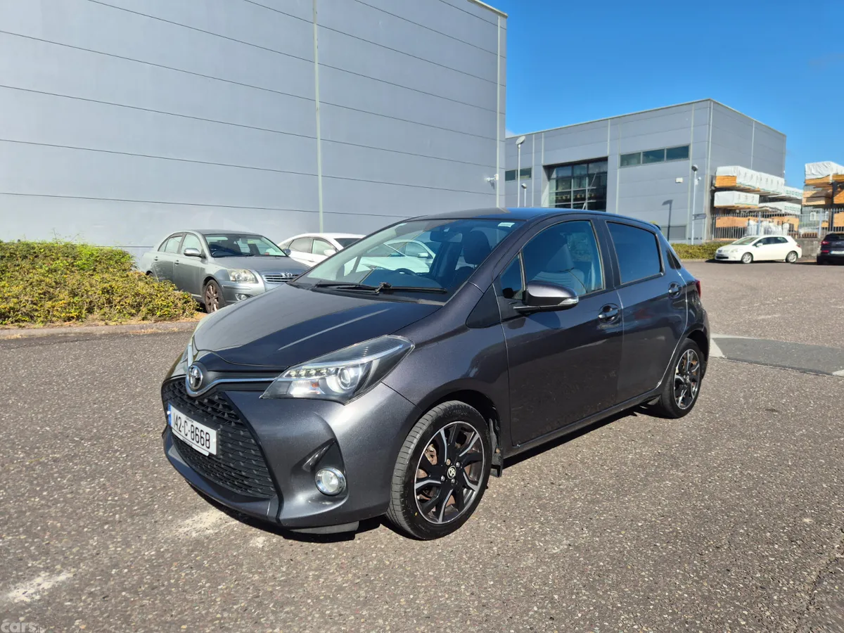 Toyota Yaris Hatchback, Petrol, 2014, Grey