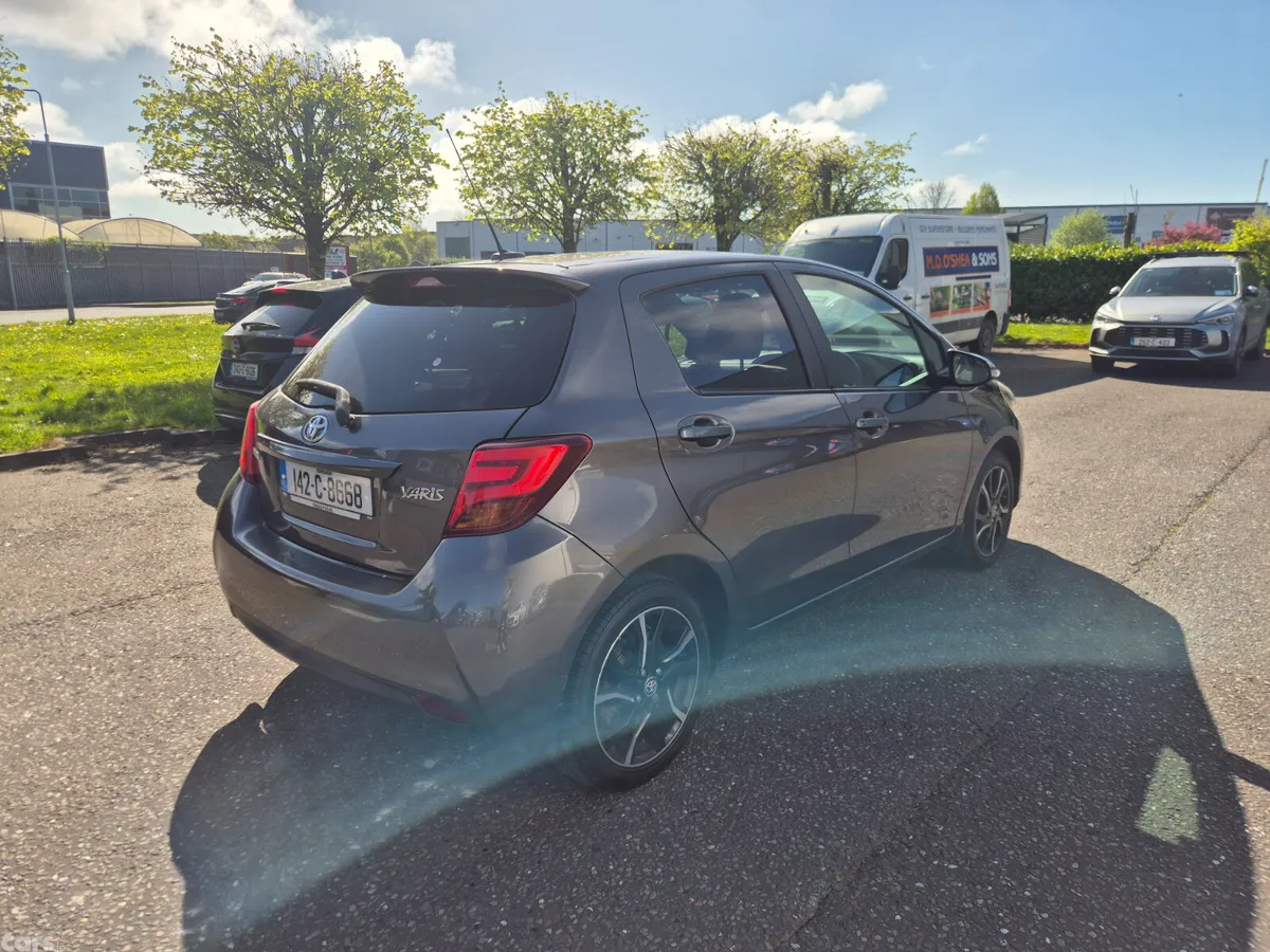 Toyota Yaris Hatchback, Petrol, 2014, Grey