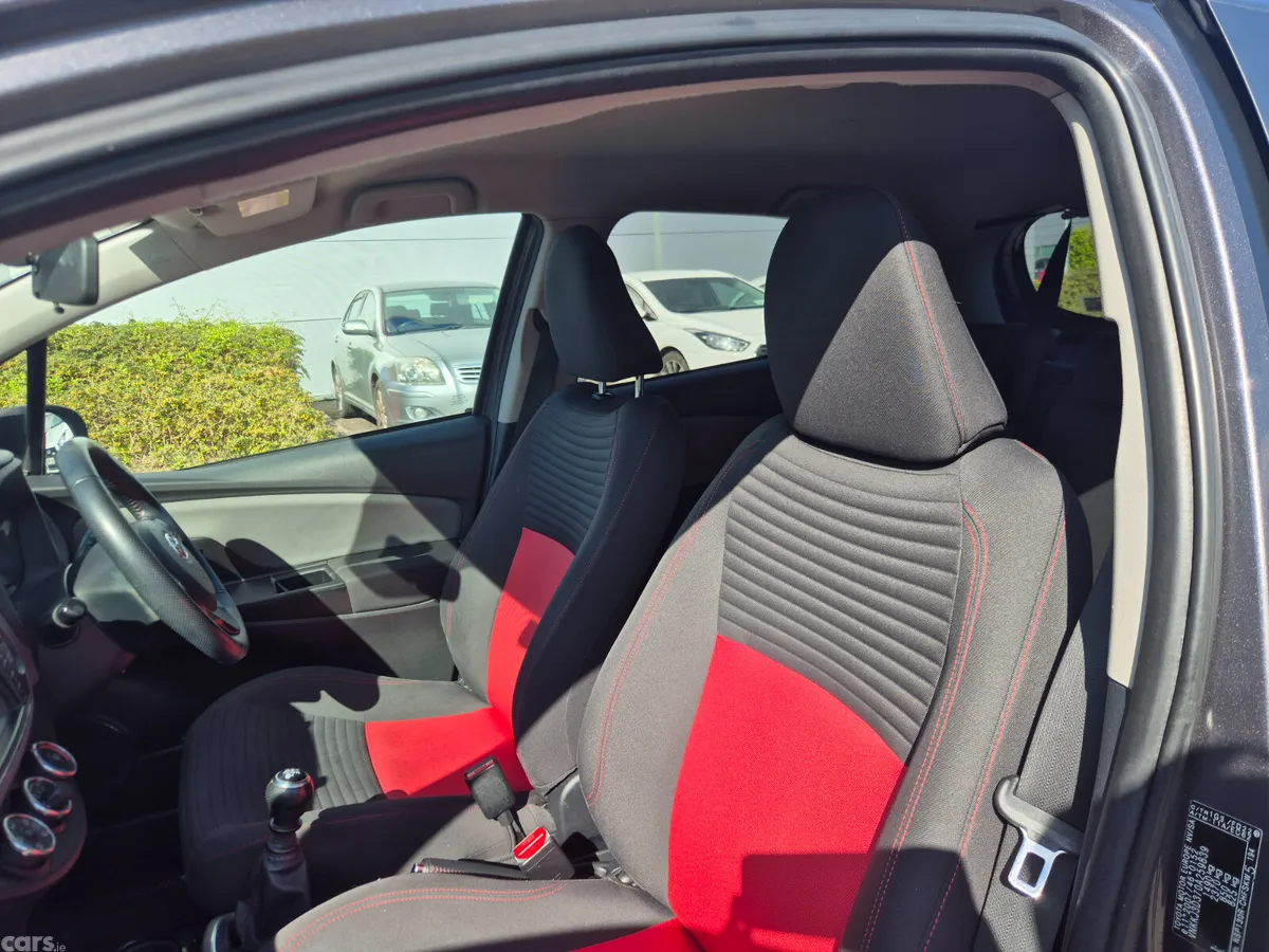 Toyota Yaris Hatchback, Petrol, 2014, Grey