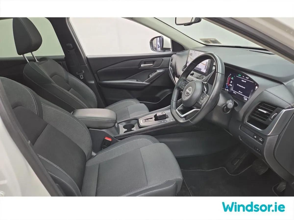 Nissan Qashqai MPV, Petrol Hybrid, 2023, White