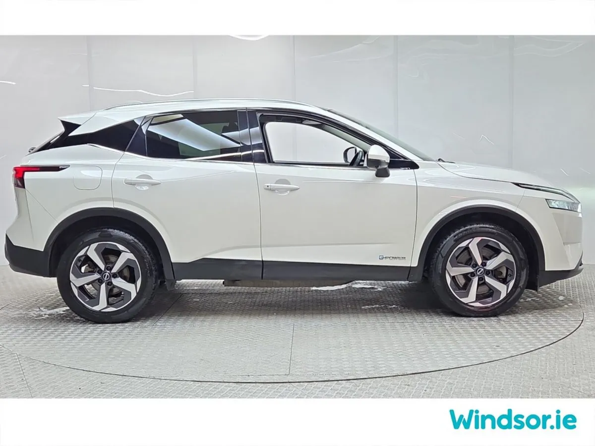 Nissan Qashqai MPV, Petrol Hybrid, 2023, White