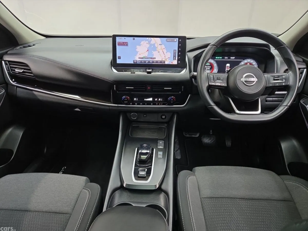 Nissan Qashqai MPV, Petrol Hybrid, 2023, Red