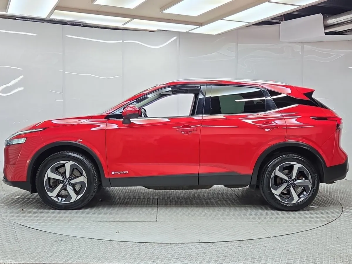 Nissan Qashqai MPV, Petrol Hybrid, 2023, Red