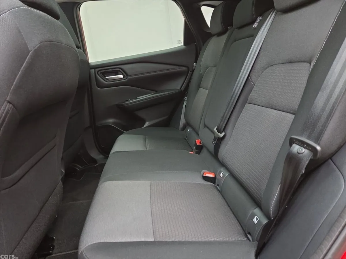 Nissan Qashqai MPV, Petrol Hybrid, 2023, Red