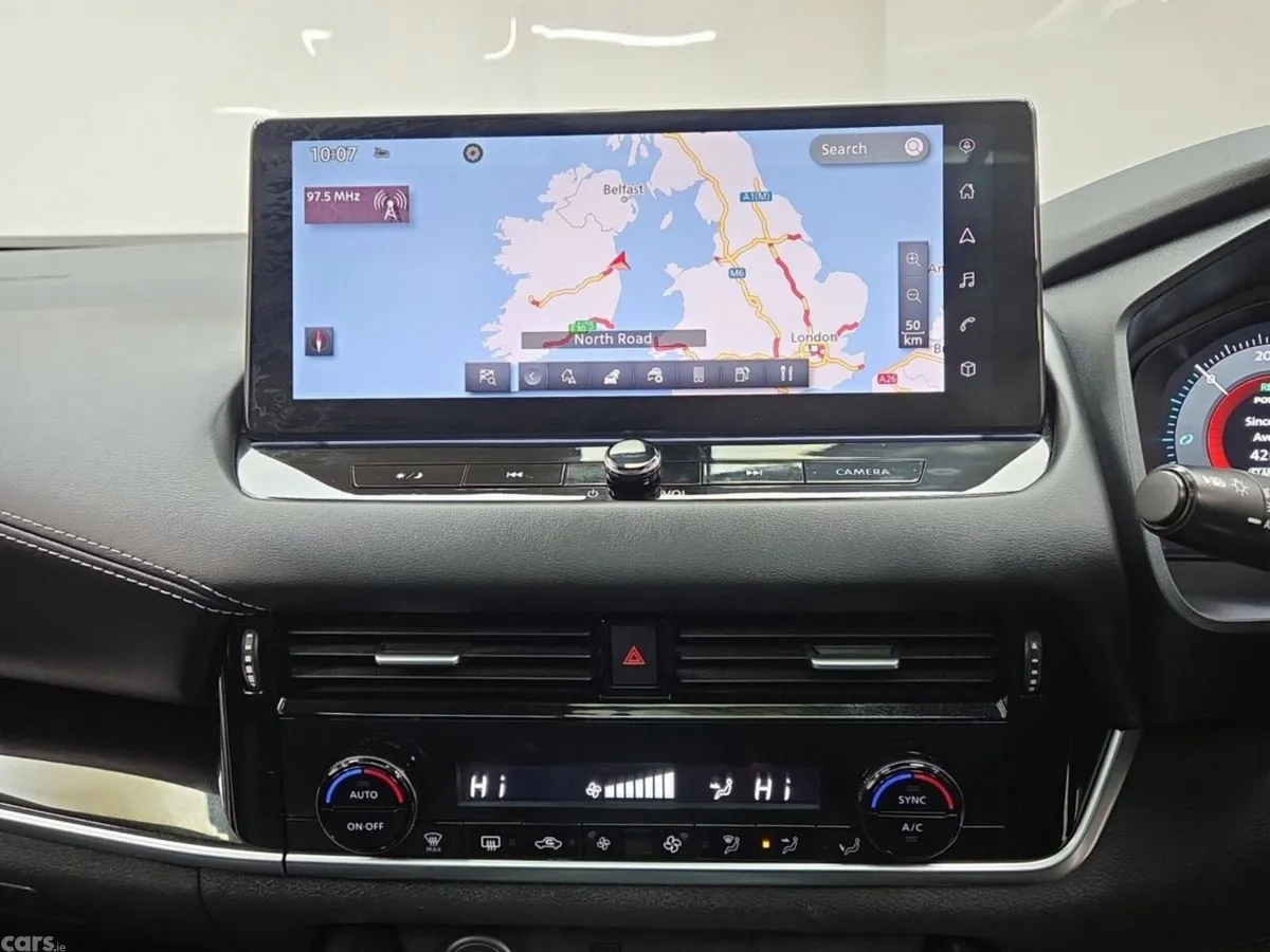 Nissan Qashqai MPV, Petrol Hybrid, 2023, Red