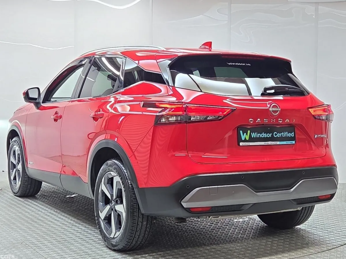 Nissan Qashqai MPV, Petrol Hybrid, 2023, Red
