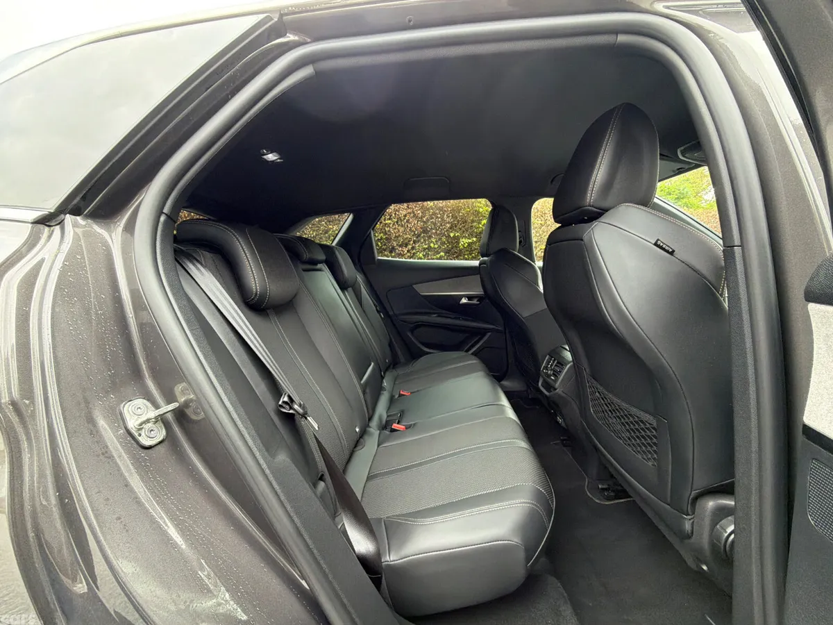 Peugeot 3008 MPV, Petrol, 2022, Grey