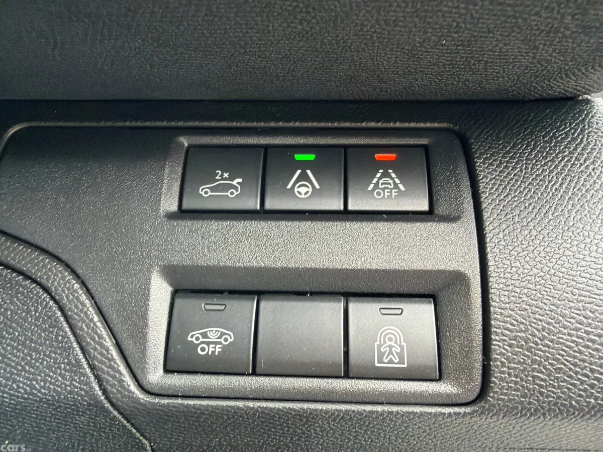 Peugeot 3008 MPV, Petrol, 2022, Grey