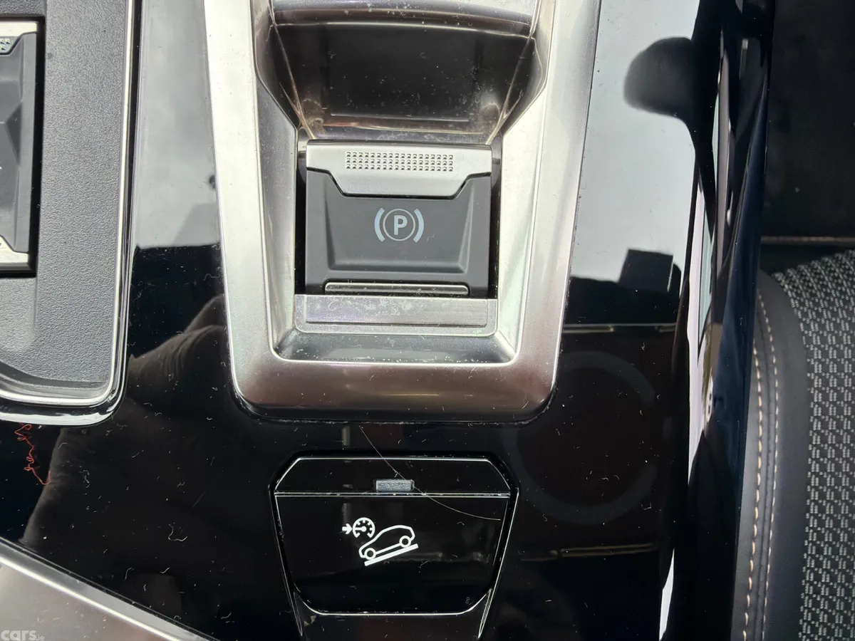 Peugeot 3008 MPV, Petrol, 2022, Grey