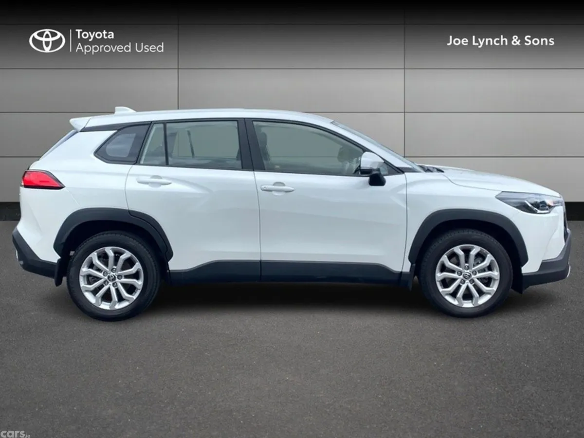 Toyota Corolla Cross Hatchback, Petrol Hybrid, 2024, White