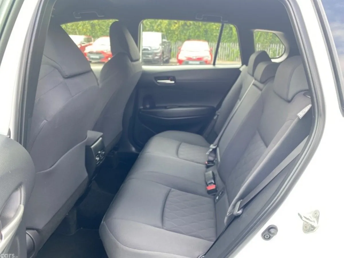 Toyota Corolla Cross Hatchback, Petrol Hybrid, 2024, White