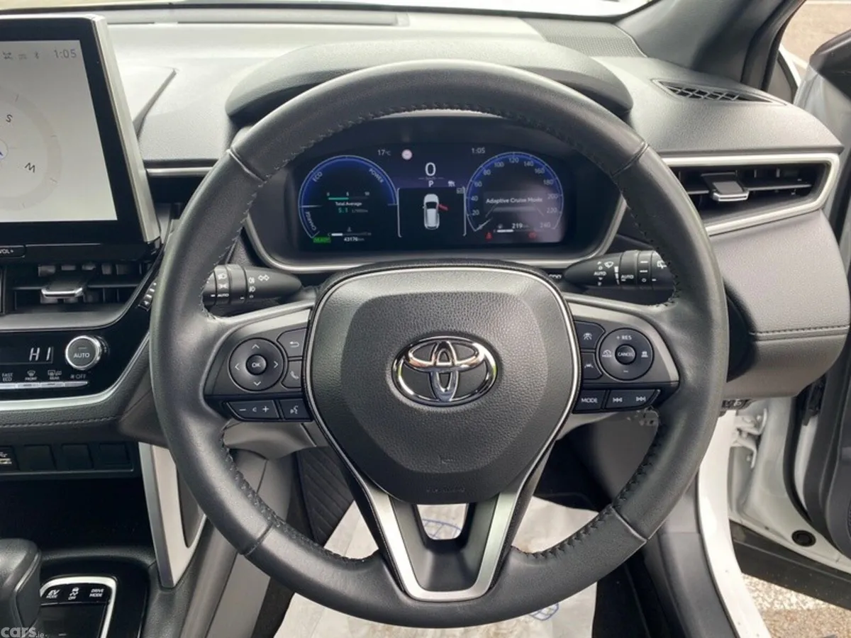 Toyota Corolla Cross Hatchback, Petrol Hybrid, 2024, White