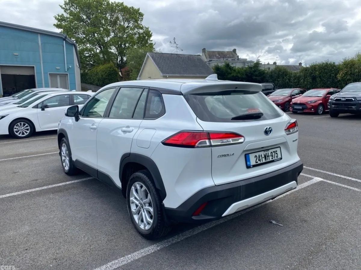 Toyota Corolla Cross Hatchback, Petrol Hybrid, 2024, White