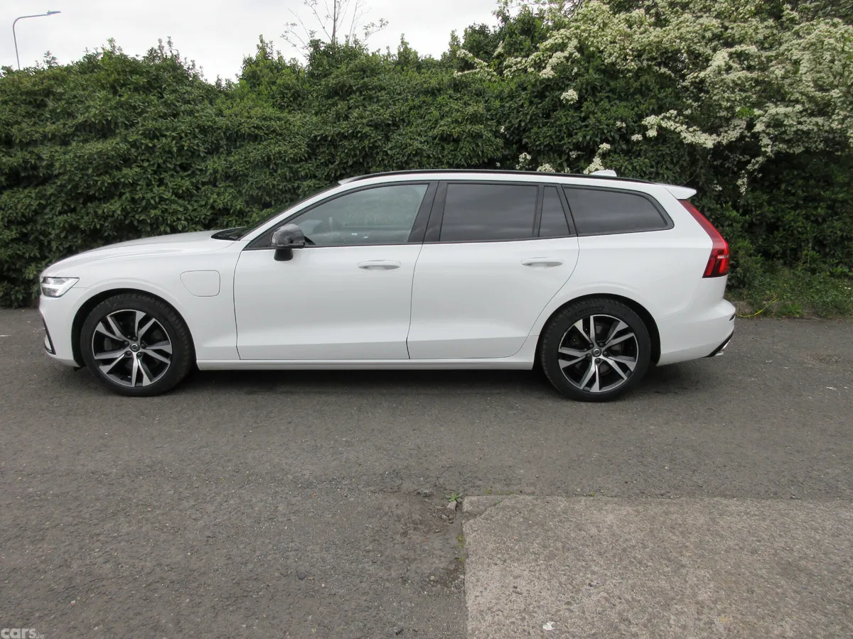 Volvo V60 Estate, Petrol Plug-in Hybrid, 2022, White