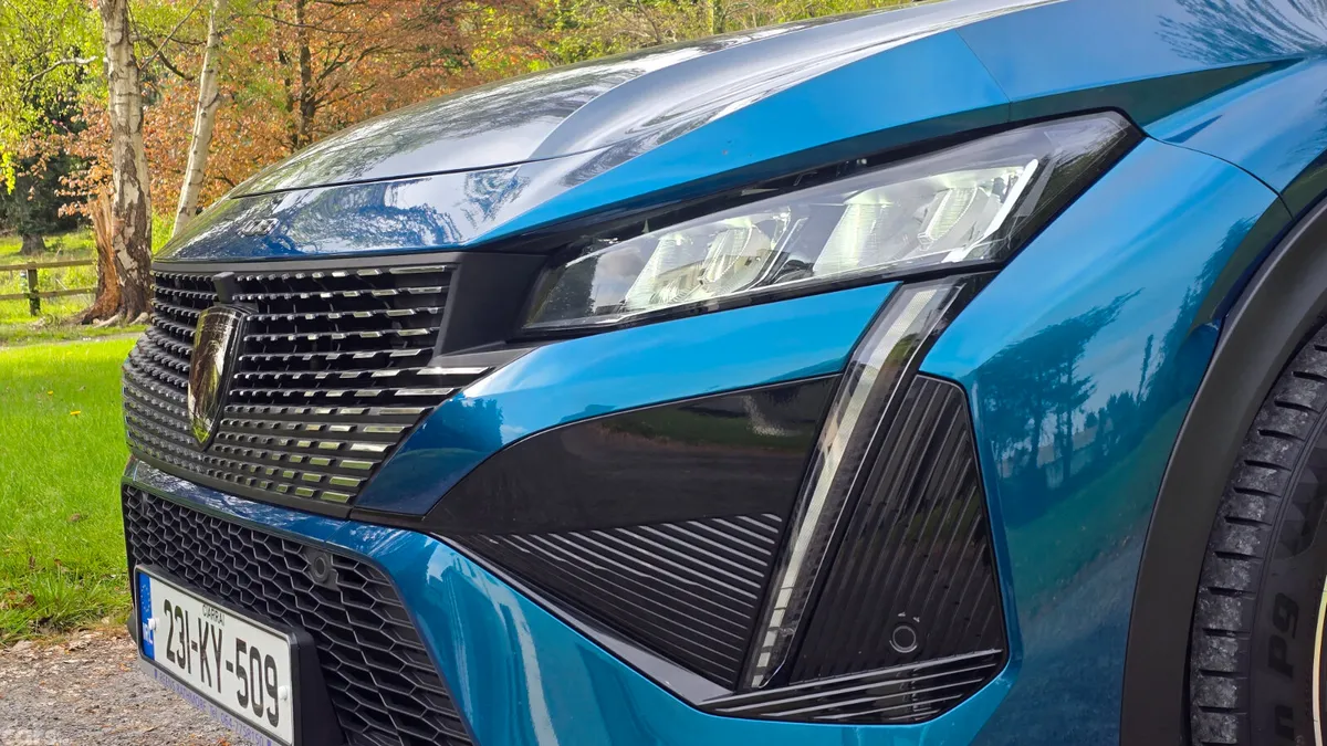 Peugeot 408 Hatchback, Petrol, 2023, Blue