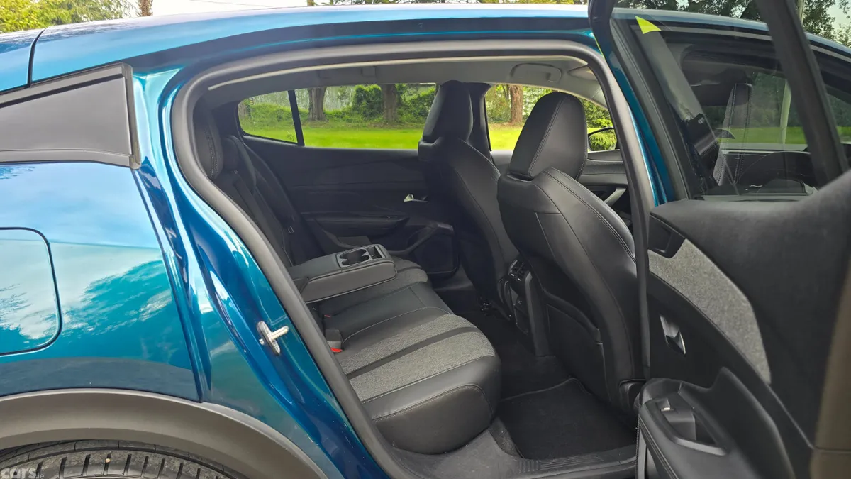 Peugeot 408 Hatchback, Petrol, 2023, Blue