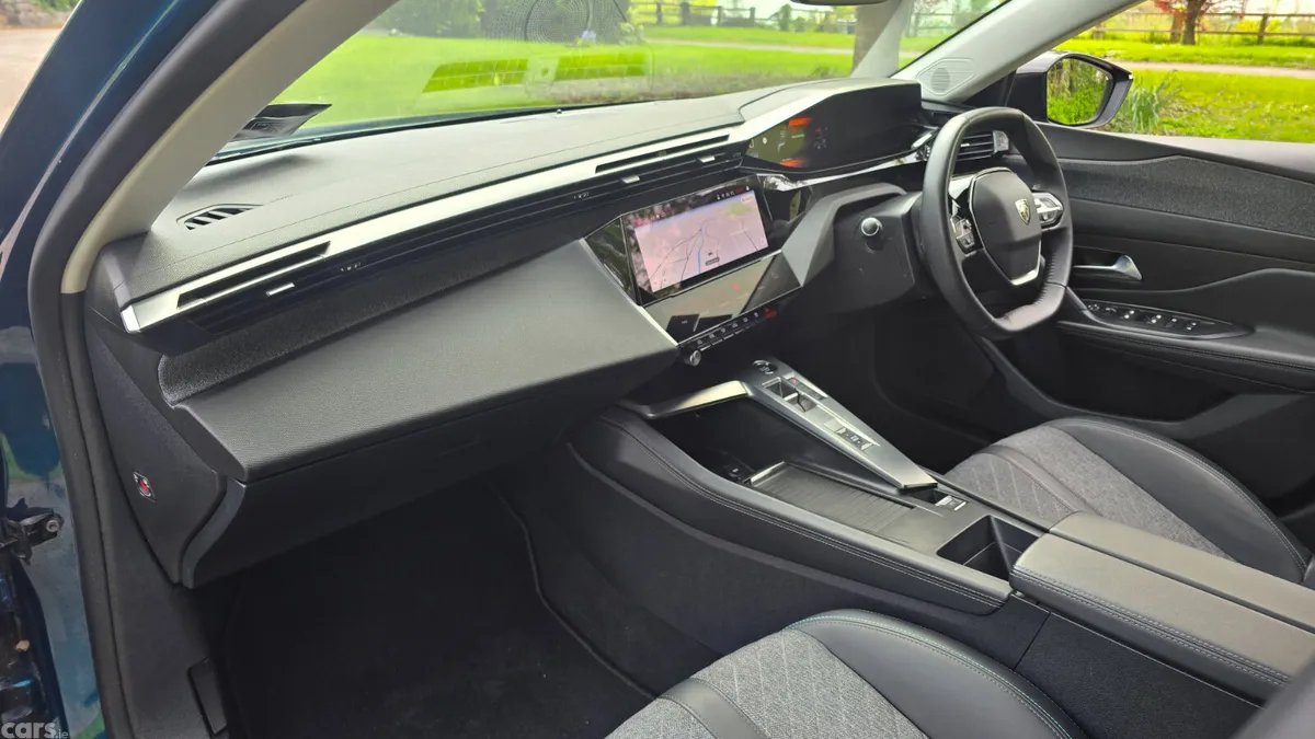 Peugeot 408 Hatchback, Petrol, 2023, Blue