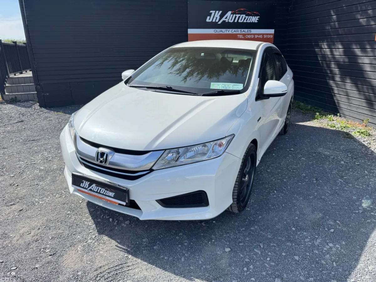 Honda Grace Saloon, Petrol Hybrid, 2016, White