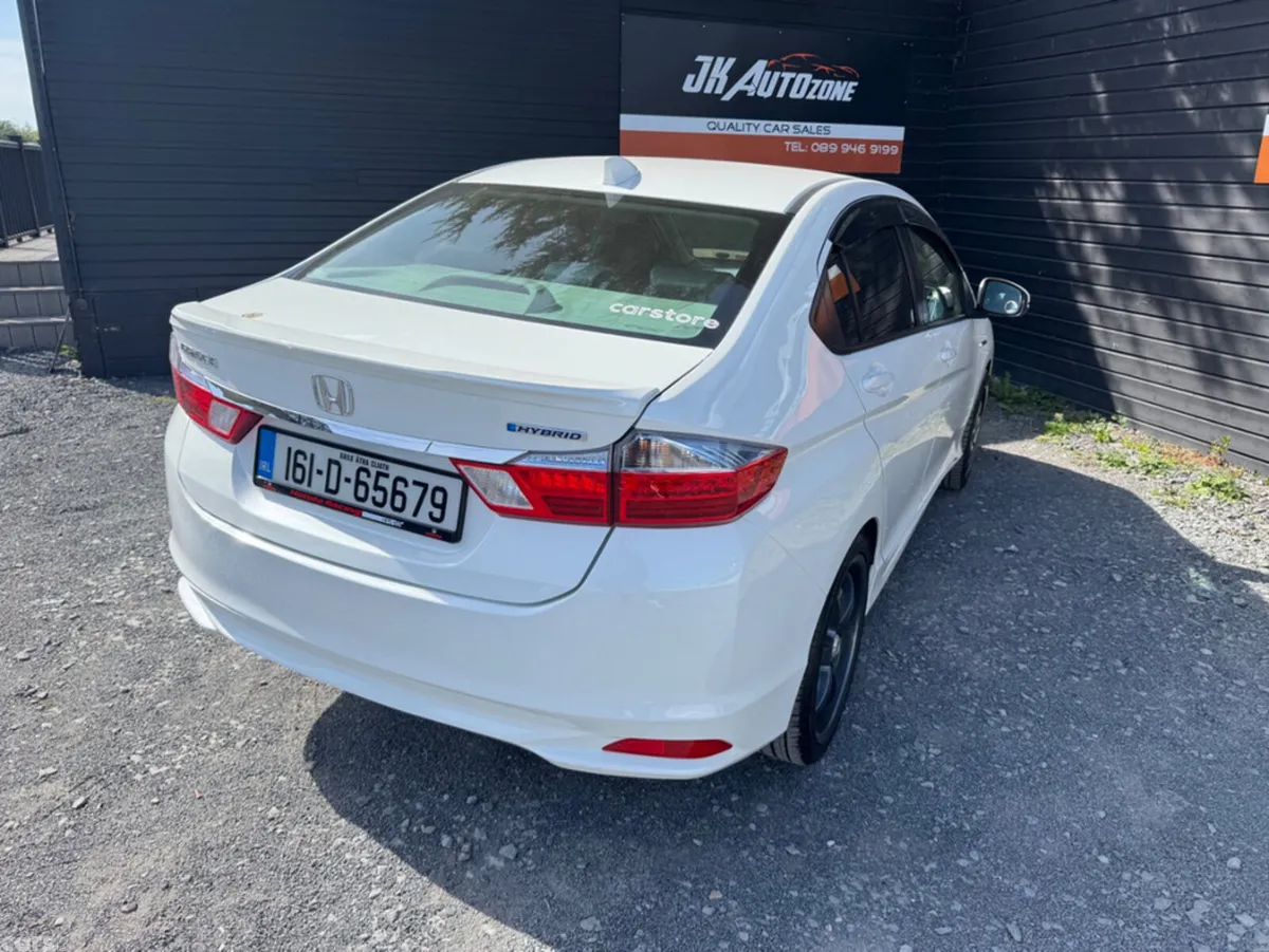 Honda Grace Saloon, Petrol Hybrid, 2016, White